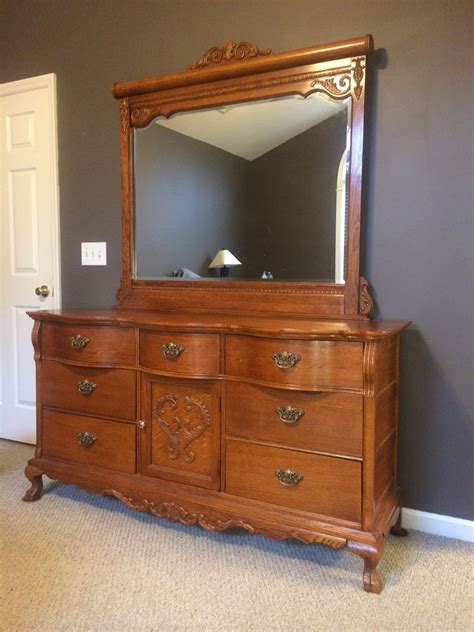 Lexington Victorian Sampler Bedroom Furniture
